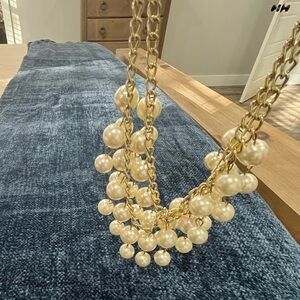 Elegant Gold and Pearl Necklace